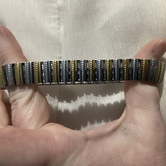 - 🌼Lux 2 Toned Silver & Gold Hypoallergenic Stretch Bracelet Bangle - Picture 5 of 15